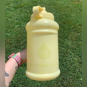 Daffodil Yellow Earth Tone Pro Hydrojug